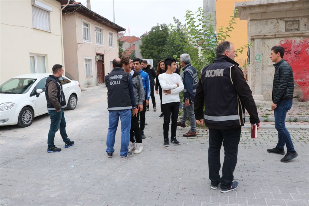 Polis ekiplerinin okul çevresi uygulaması