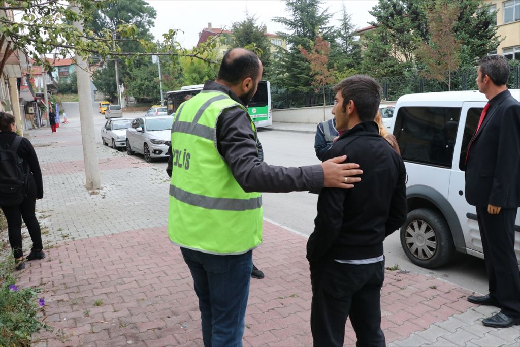 Polis ekiplerinin okul çevresi uygulaması