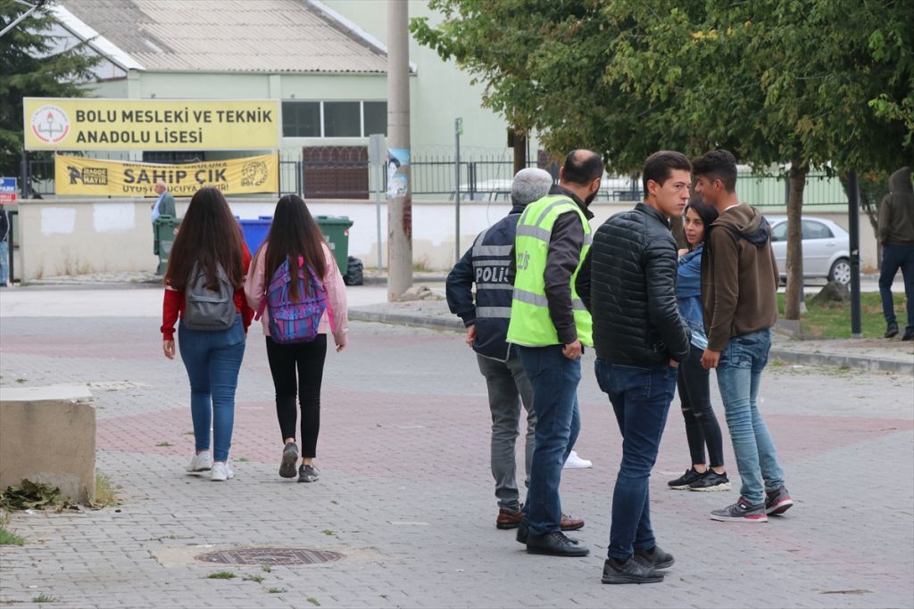 Polis ekiplerinin okul çevresi uygulaması