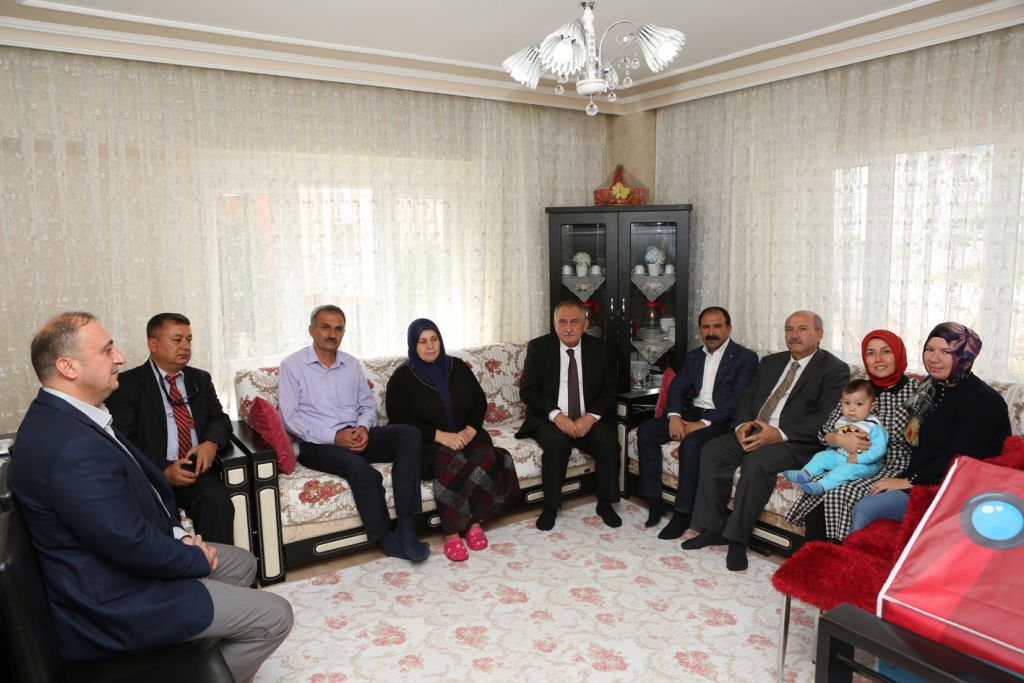 Şehit itfaiyecilerin ailelerine Hizmet İş Sendikası'ndan maddi yardım