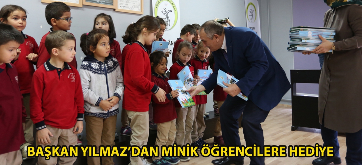 Başkan Yılmaz'dan minik öğrencilere hediye