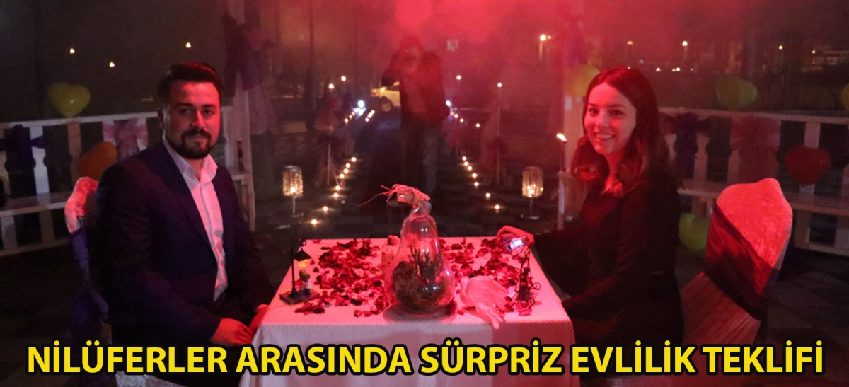 Nilüferler arasında sürpriz evlilik teklifi