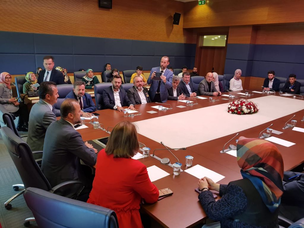 Ak Teşkilatlar vekilleriyle buluştu