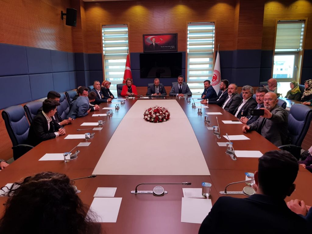 Ak Teşkilatlar vekilleriyle buluştu