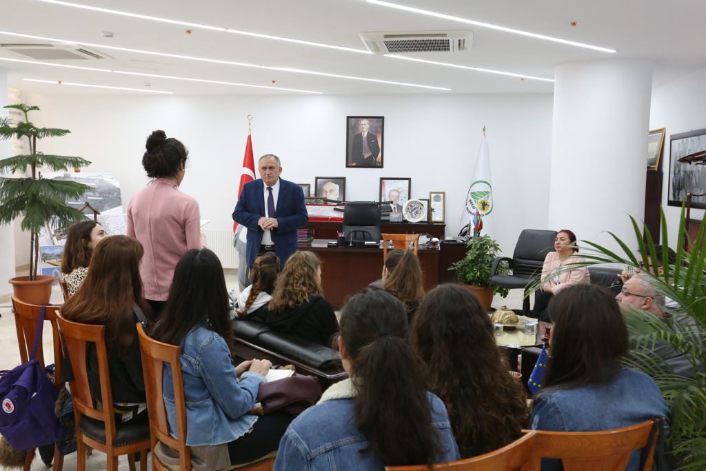 Başkan Yılmaz, geleceğin mimar ve şehir plancılarıyla buluştu