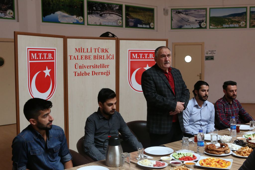 Belediye Başkanı Yılmaz, MTTB'li öğrencilerle kahvaltı sofrasında buluştu