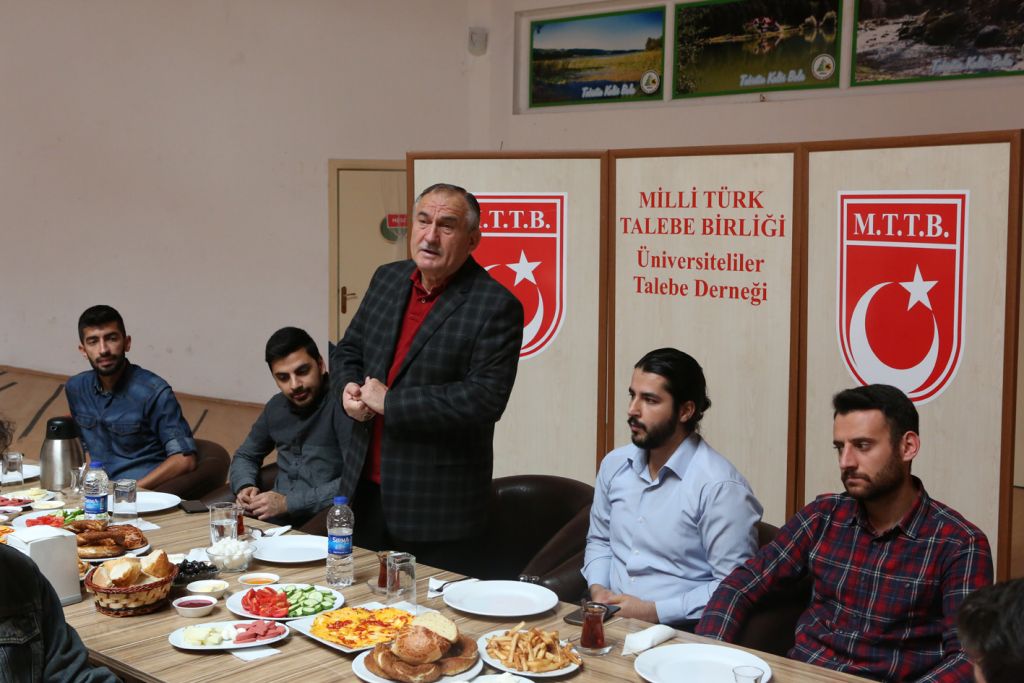 Belediye Başkanı Yılmaz, MTTB'li öğrencilerle kahvaltı sofrasında buluştu