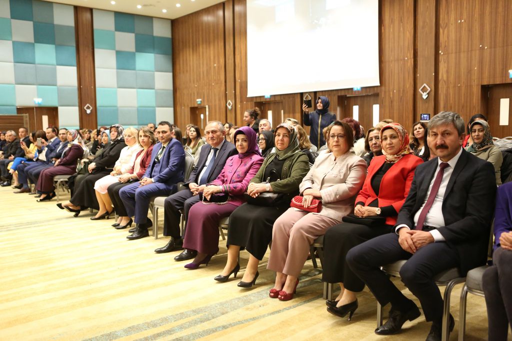 İğne oyasının dokuma ile dansı büyük beğeni topladı