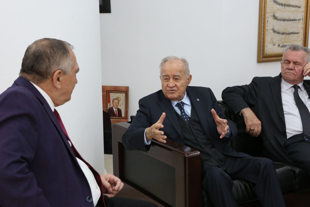 İzzet Baysal Vakfı Başkanı ve üyelerinden hayırlı olsun ziyareti