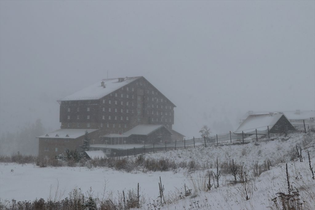 Kartalkaya'ya mevsimin ilk karı yağdı