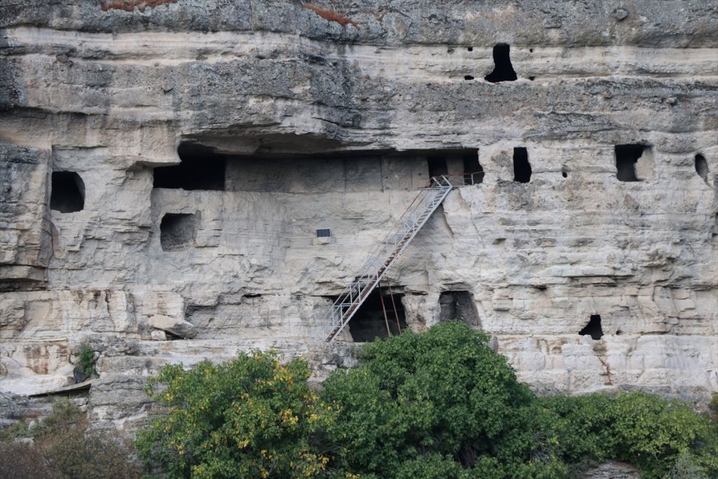 Kaya evlerde 3200 yıl öncesine yolculuk