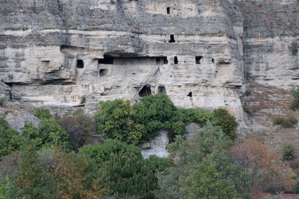 Kaya evlerde 3200 yıl öncesine yolculuk