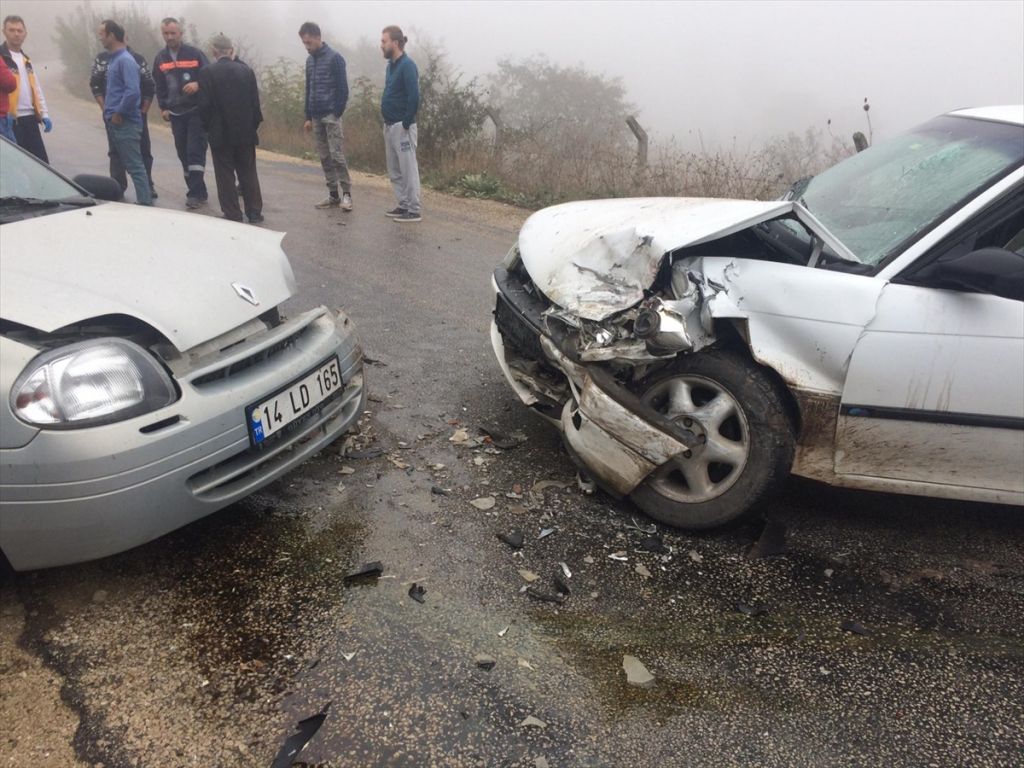 Mudurnu'da trafik kazası: 2 yaralı