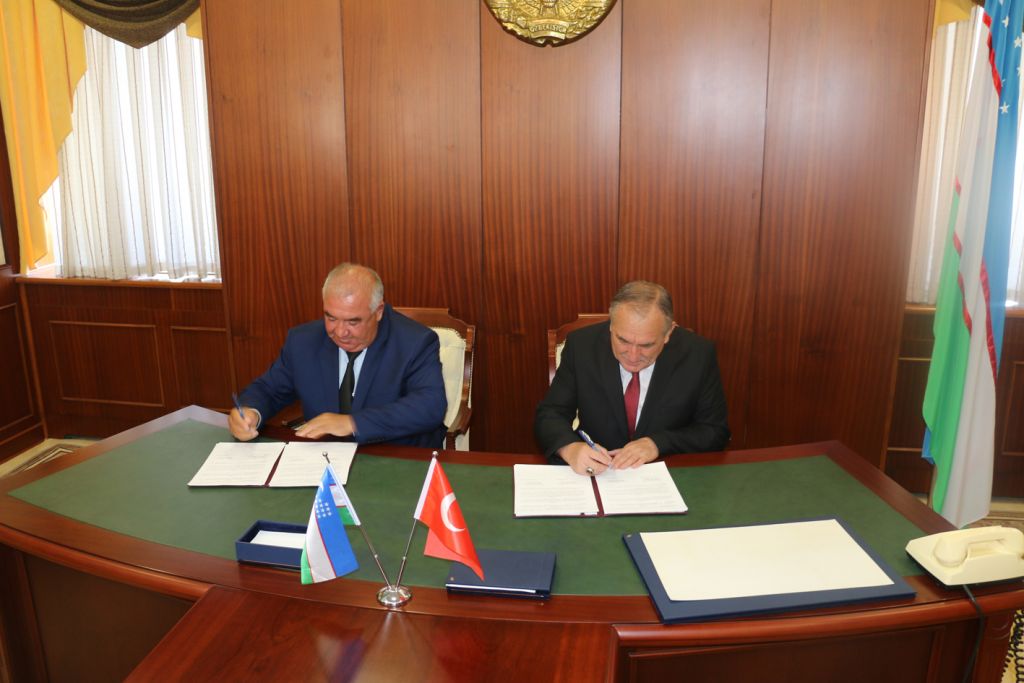 Özbekistan'ın tarihi müze şehri Hiva ile kardeş oluyoruz