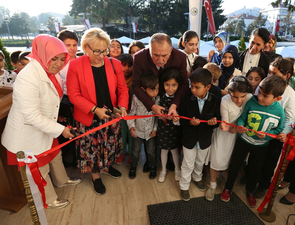 Yaz kursu öğrencilerinin ‘Sosyal etkinliklerimiz' sergisi açıldı