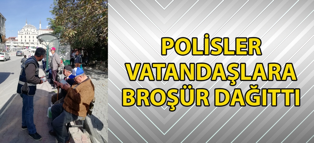 Polisler vatandaşlara broşür dağıttı