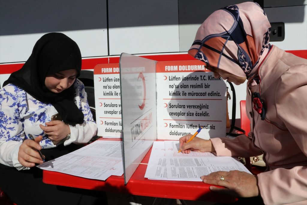 Ak Parti Kadın Kolları Teşkilatı'ndan kan bağışı kampanyası