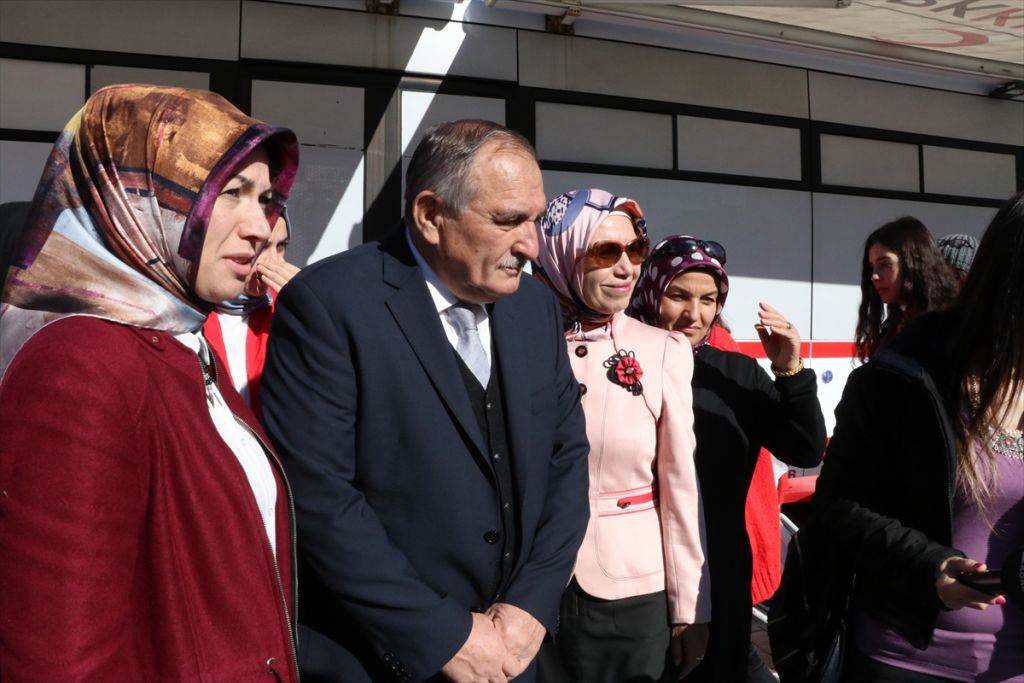 Ak Parti Kadın Kolları Teşkilatı'ndan kan bağışı kampanyası