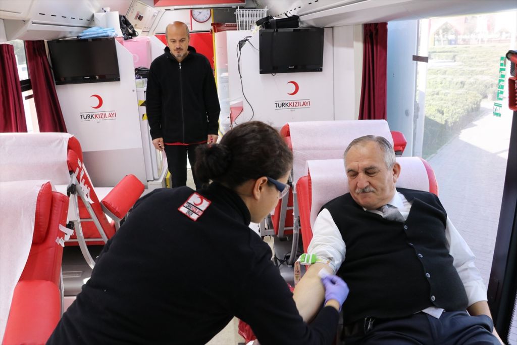 Ak Parti Kadın Kolları Teşkilatı'ndan kan bağışı kampanyası