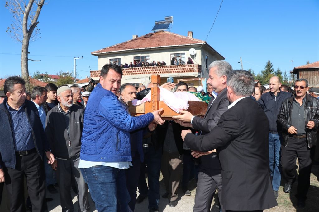 Almanya'da trafik kazasında ölen genç defnedildi