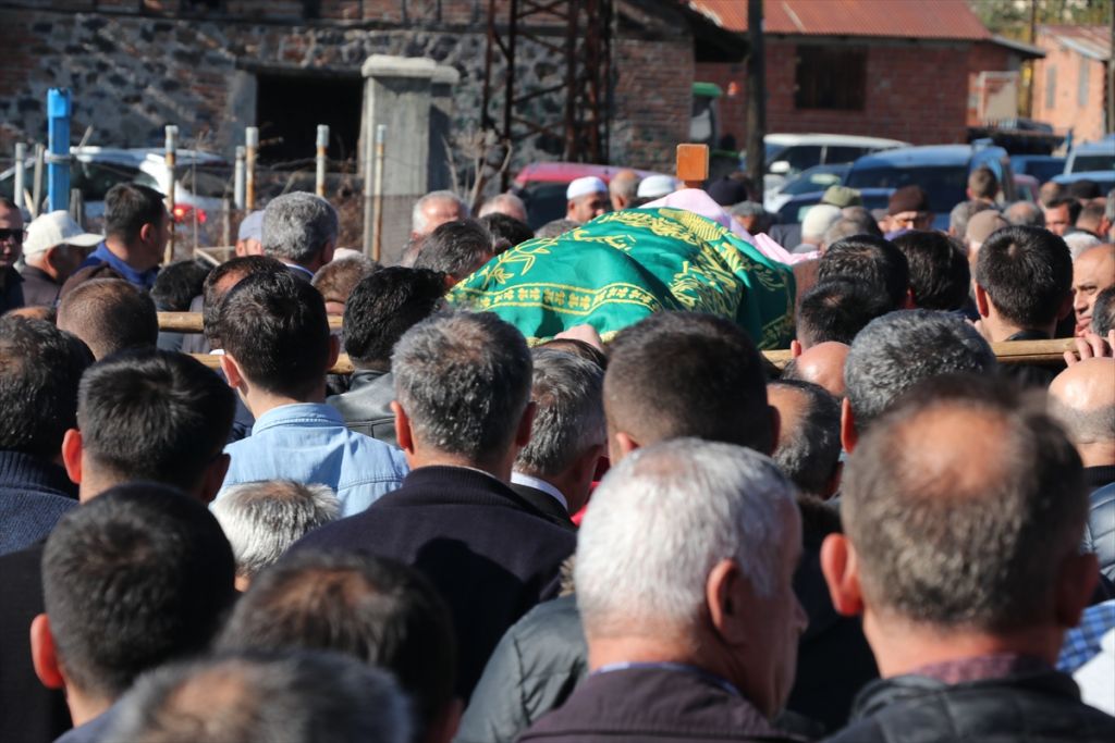 Almanya'da trafik kazasında ölen genç defnedildi