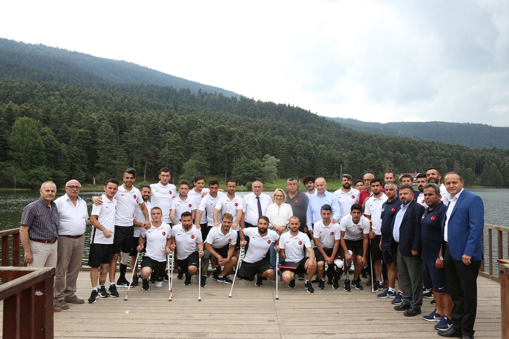Başkan Yılmaz, Dünya 2'ncisi olan Ampute Milli Takımı'nı kutladı: 