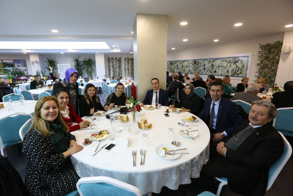 Başkan Yılmaz'dan 24 Kasım Öğretmenler Günü onuruna kahvaltı