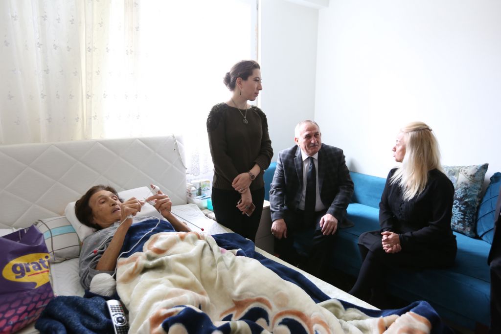 Başkan Yılmaz'dan on hastaya geçmiş olsun ziyareti