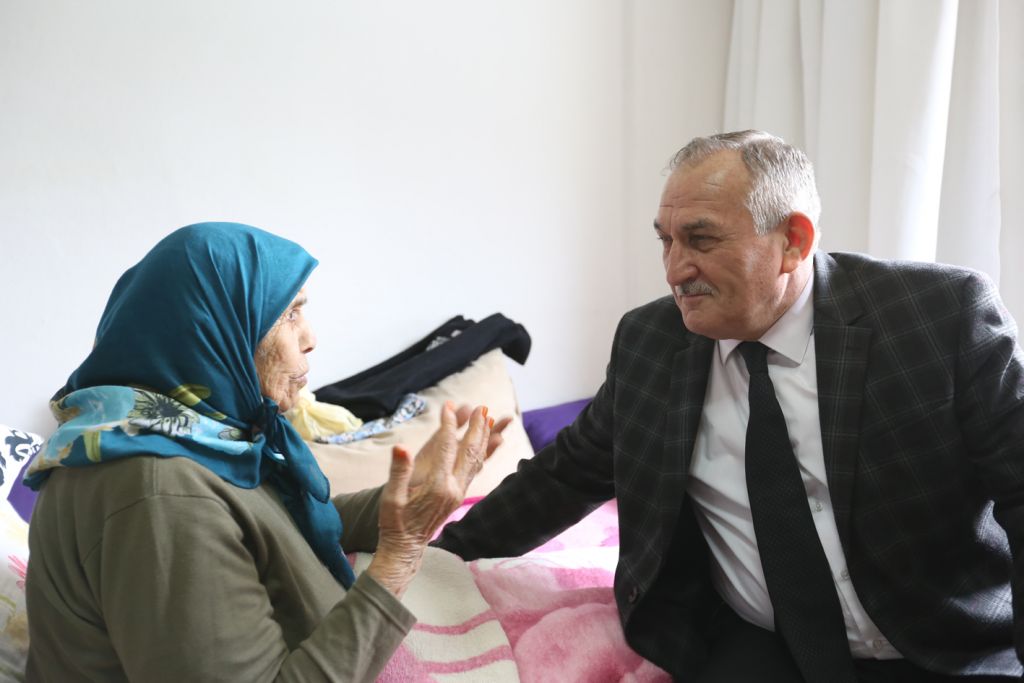 Başkan Yılmaz'dan on hastaya geçmiş olsun ziyareti