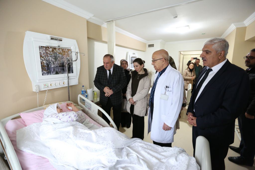 Başkan Yılmaz'dan on hastaya geçmiş olsun ziyareti