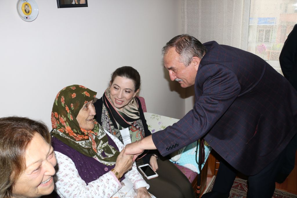 Belediye Başkanı Alaaddin Yılmaz hastalara moral aşıladı