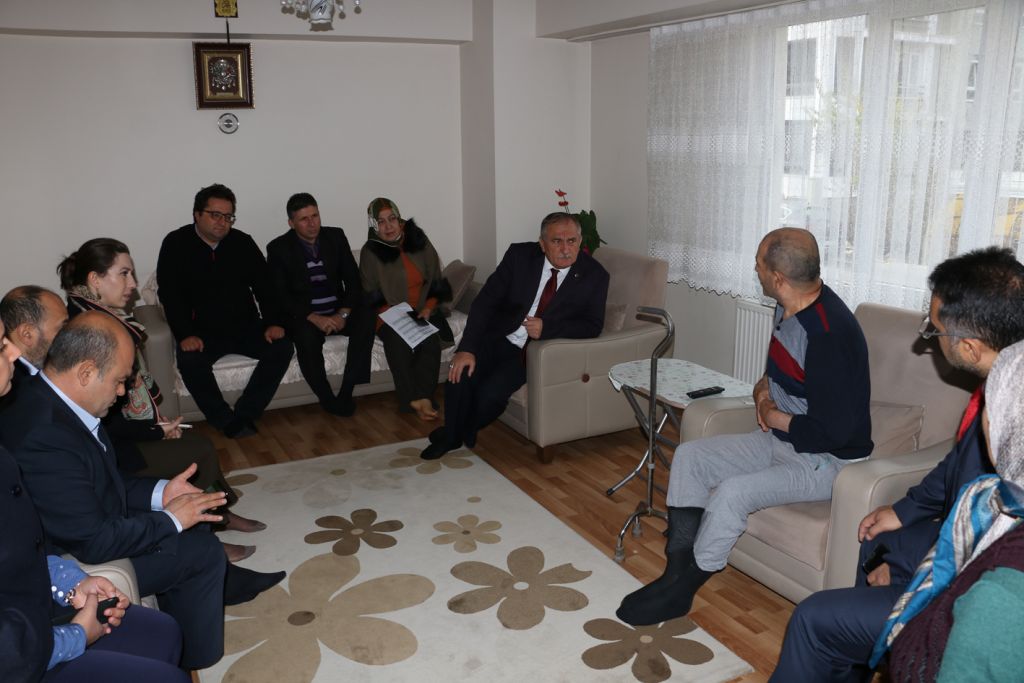 Belediye Başkanı Alaaddin Yılmaz hastalara moral aşıladı