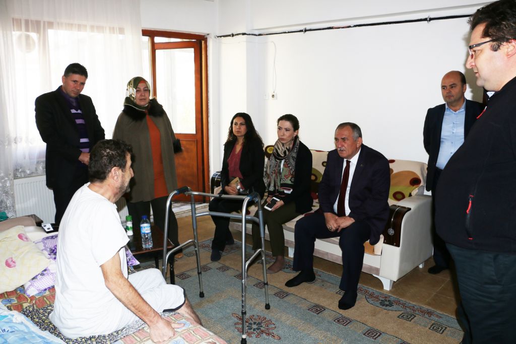 Belediye Başkanı Alaaddin Yılmaz hastalara moral aşıladı