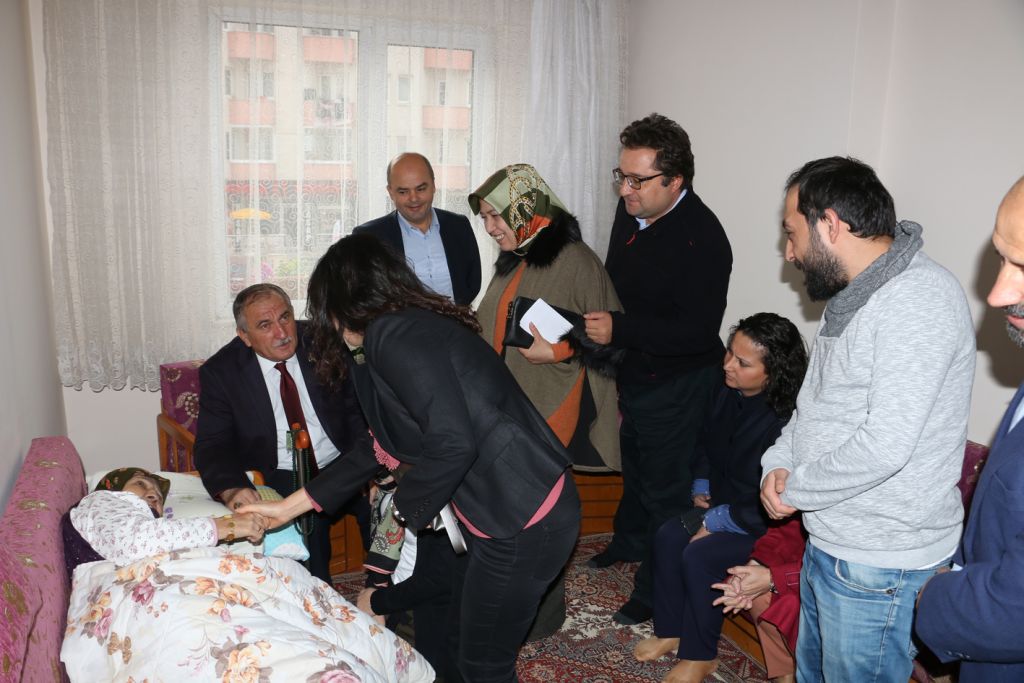 Belediye Başkanı Alaaddin Yılmaz hastalara moral aşıladı