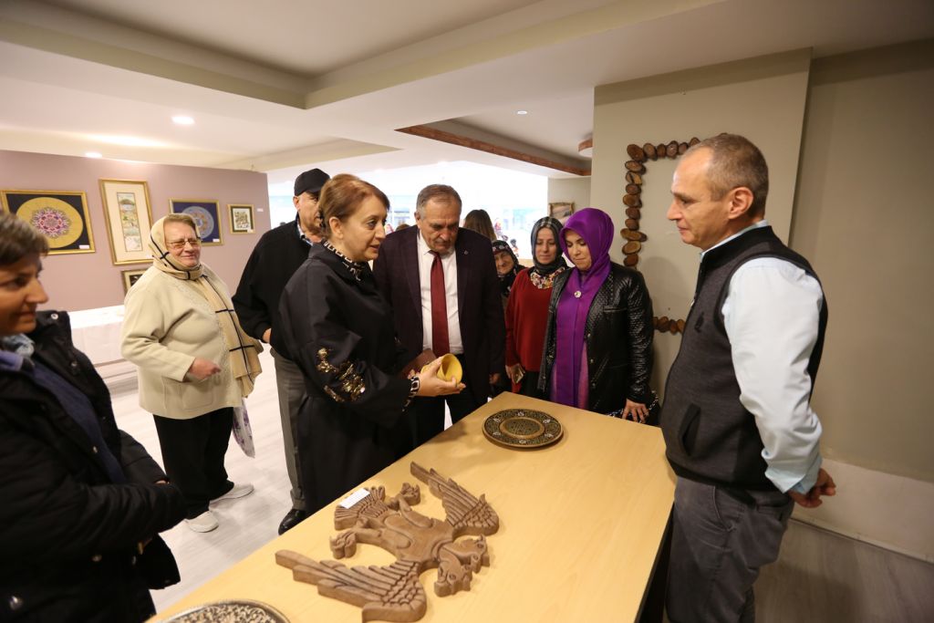 BOLMEK kursiyerlerinin el emeği ürünleri sergilendi