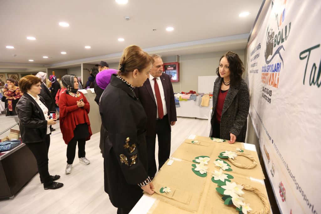 BOLMEK kursiyerlerinin el emeği ürünleri sergilendi