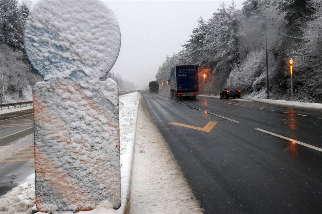 Bolu Dağı'nda kar yağışı başladı