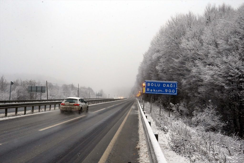 Bolu Dağı'nda kar yağışı başladı