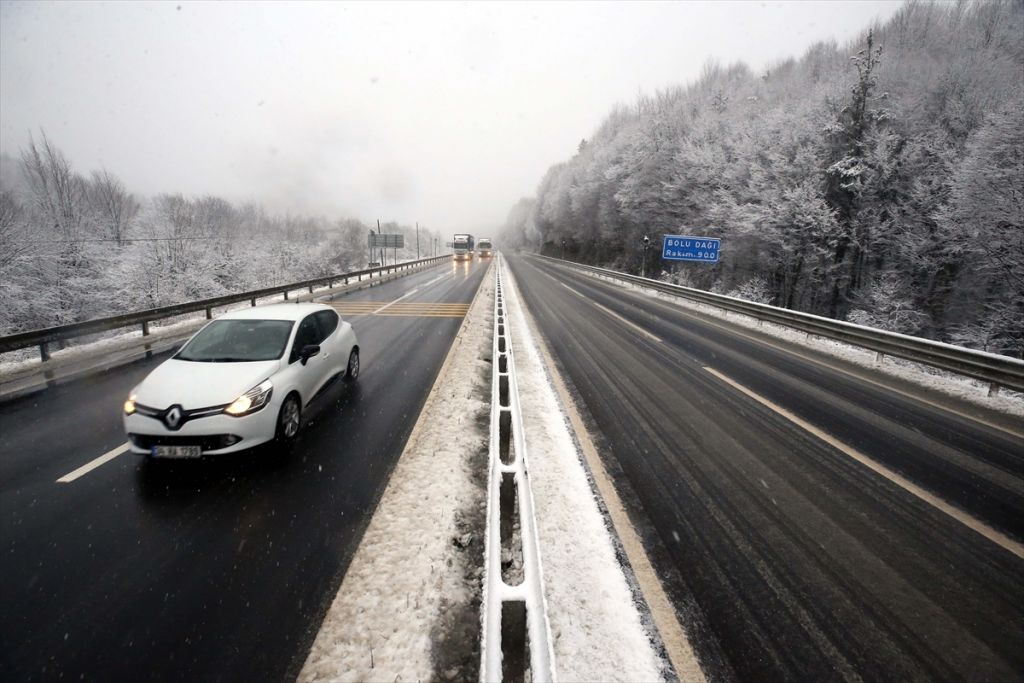 Bolu Dağı'nda kar yağışı başladı