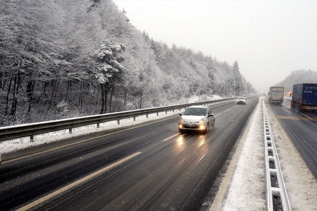 Bolu Dağı'nda kar yağışı başladı