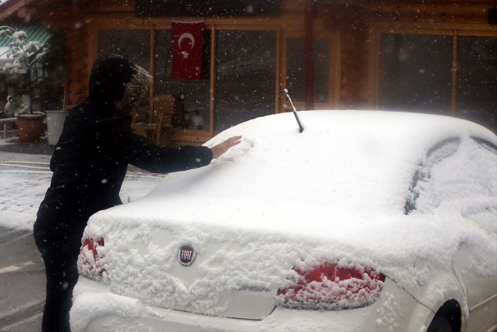 Bolu Dağı'nda kar yağışı başladı