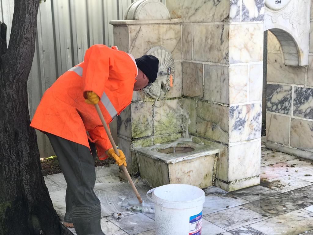 Bolu'da çeşmeler, otobüs durakları ve çöp konteynerleri yıkanıyor