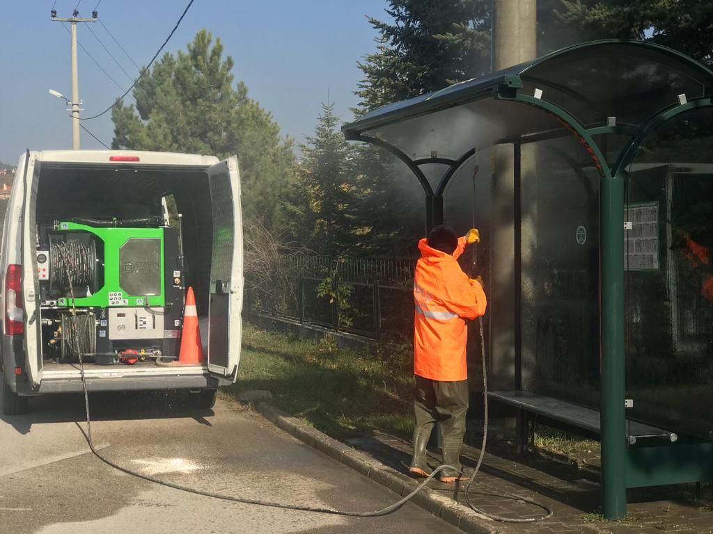 Bolu'da çeşmeler, otobüs durakları ve çöp konteynerleri yıkanıyor