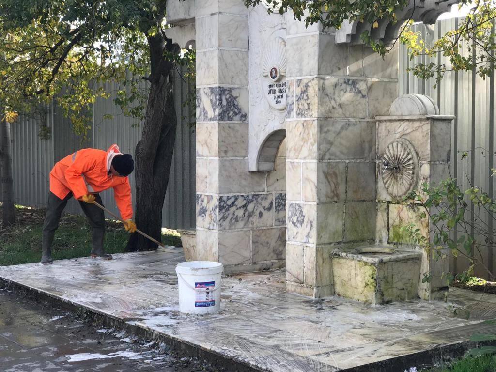 Bolu'da çeşmeler, otobüs durakları ve çöp konteynerleri yıkanıyor
