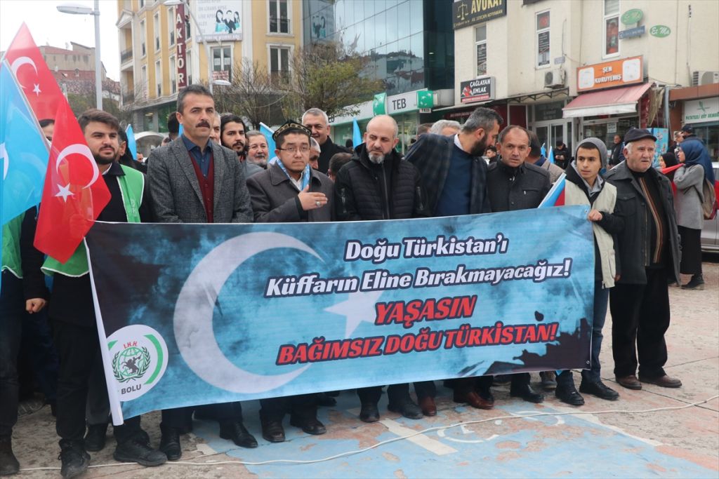 Bolu'da Doğu Türkistan için yürüyüş düzenlendi