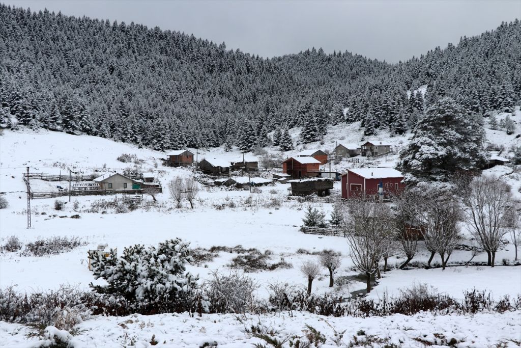 Bolu'da kar yağışı