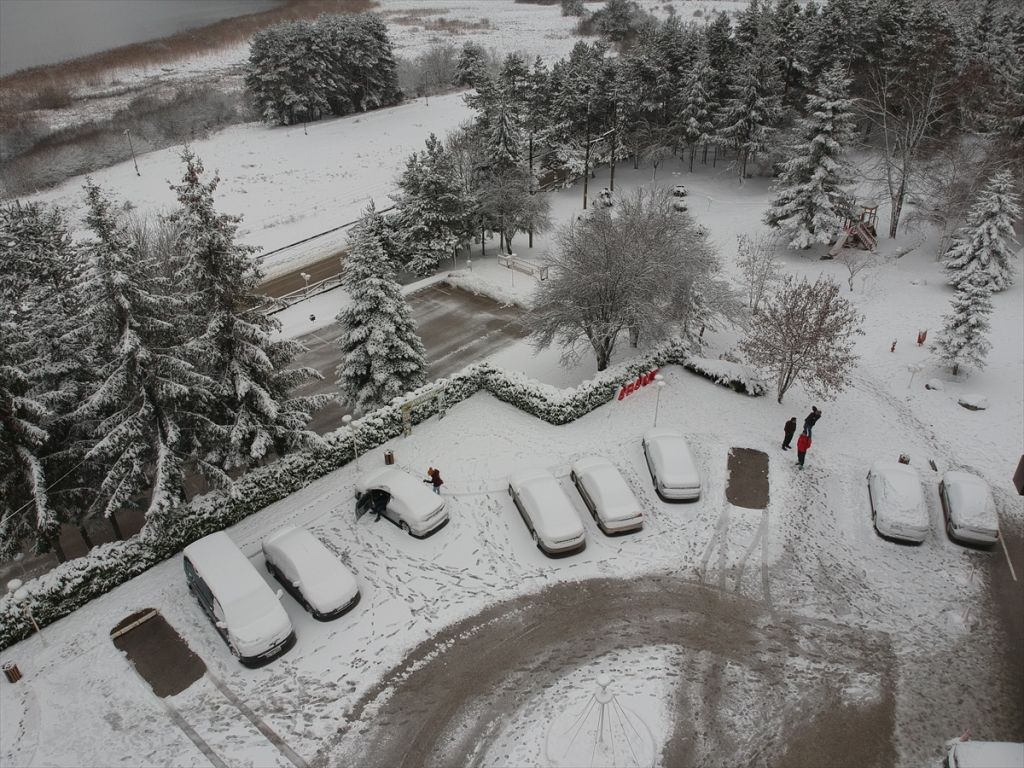 Bolu'da kar yağışı aralıklarla devam ediyor