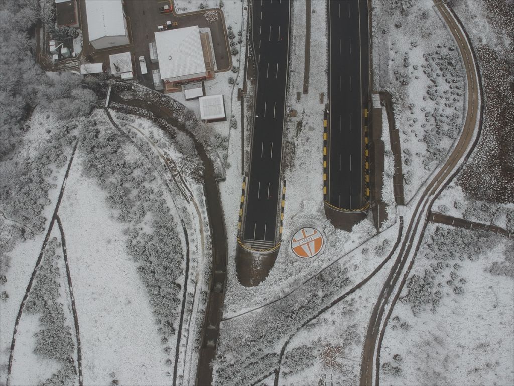 Bolu'da kar yağışı aralıklarla devam ediyor