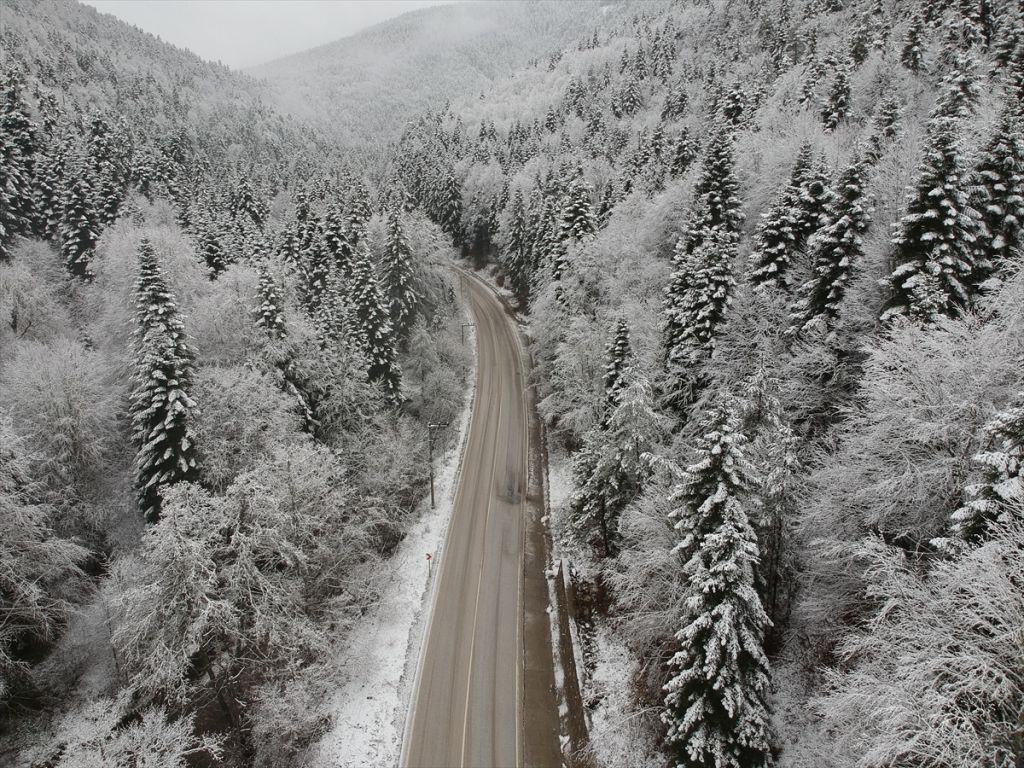 Bolu'da kar yağışı aralıklarla devam ediyor
