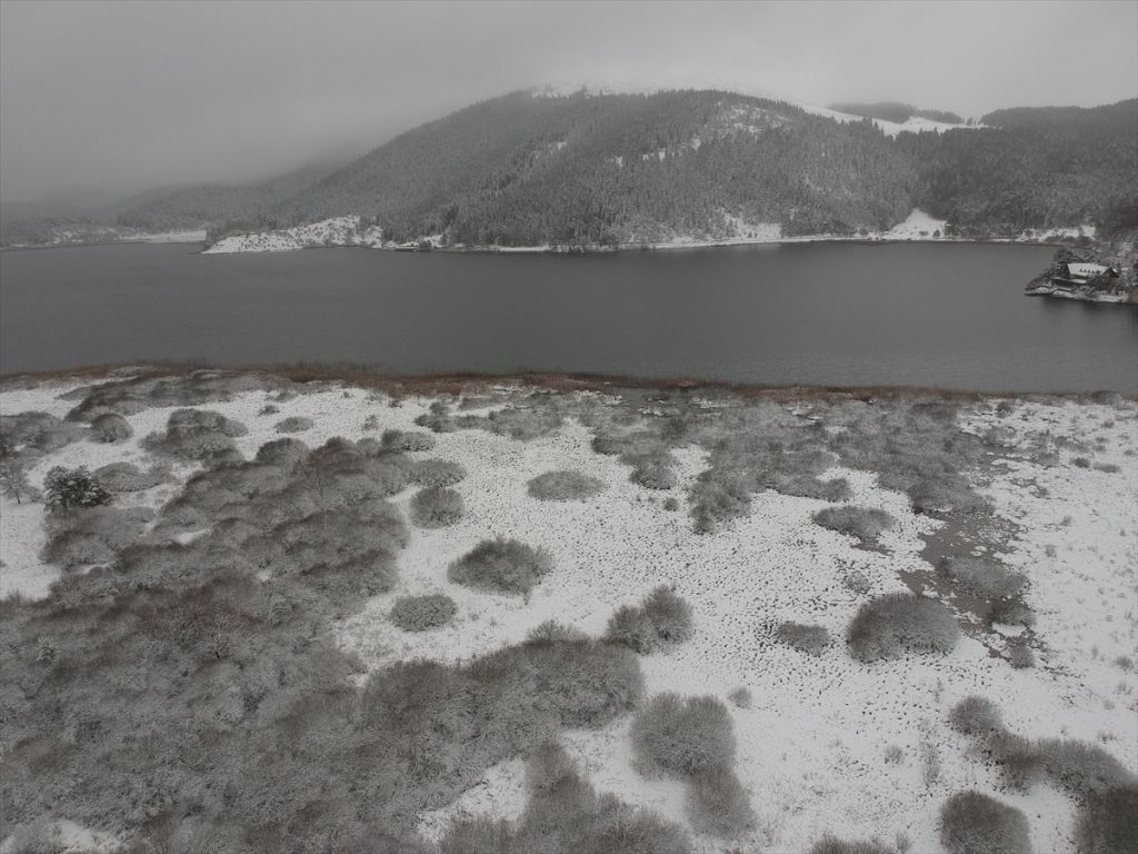 Bolu'da kar yağışı aralıklarla devam ediyor